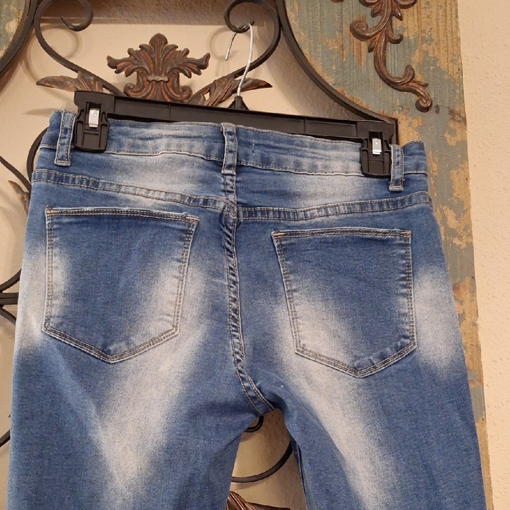 Stylish Skinny Jeans with Studded Pearl Details. NWOT Size 5 - Picture 9 of 13